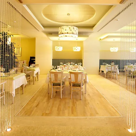 Hotel Grand Pearl &